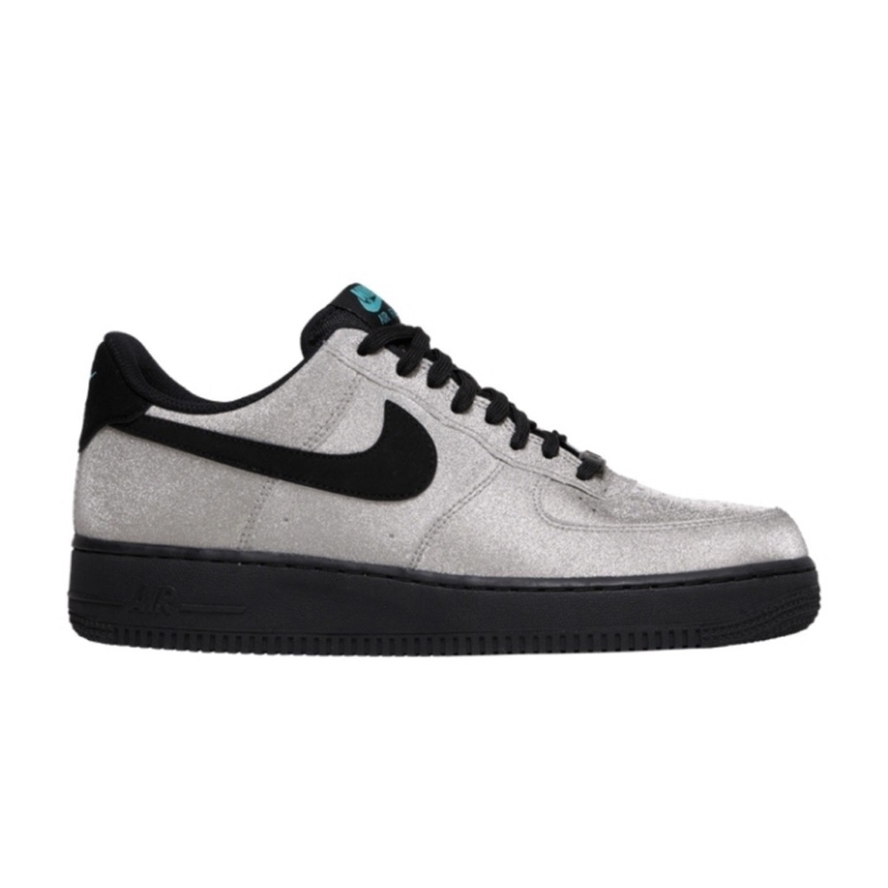 Nike Silver and Black Sneakers - Picture 1 of 7